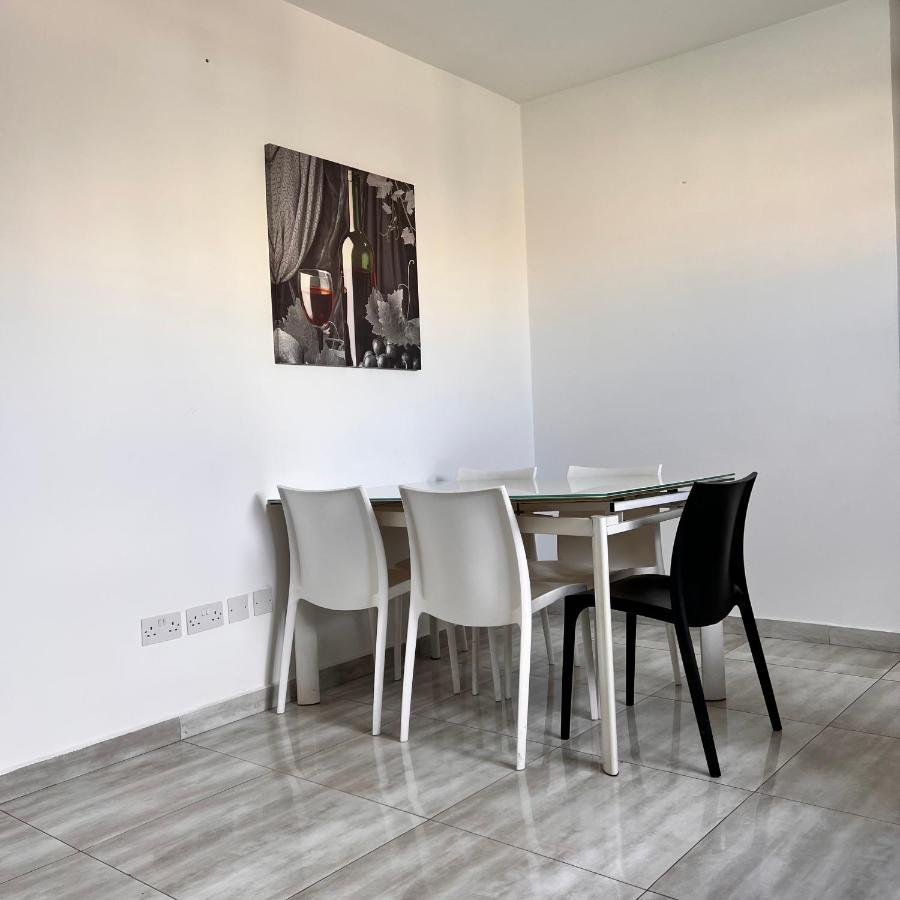 F3 Room 3, Private Room Two Single Beds Shared Bathroom 姆西达 外观 照片