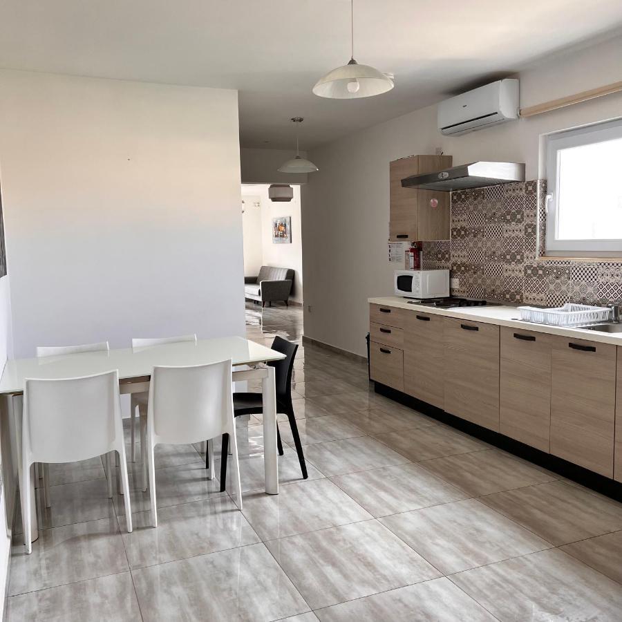 F3 Room 3, Private Room Two Single Beds Shared Bathroom 姆西达 外观 照片